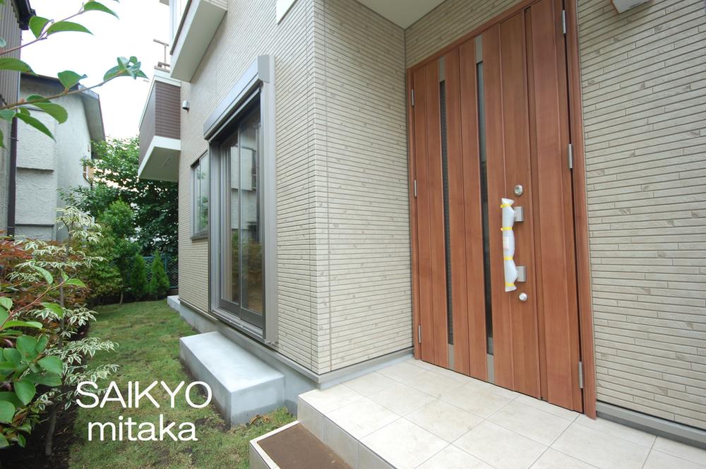 Local appearance photo. Selling local