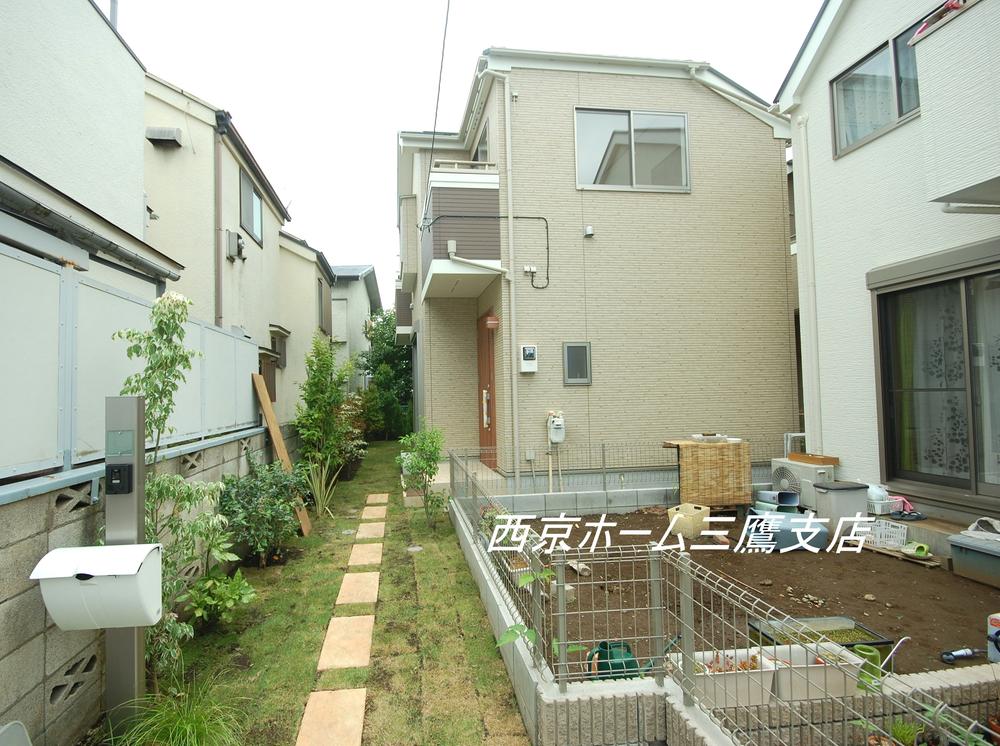 Local appearance photo. Selling local