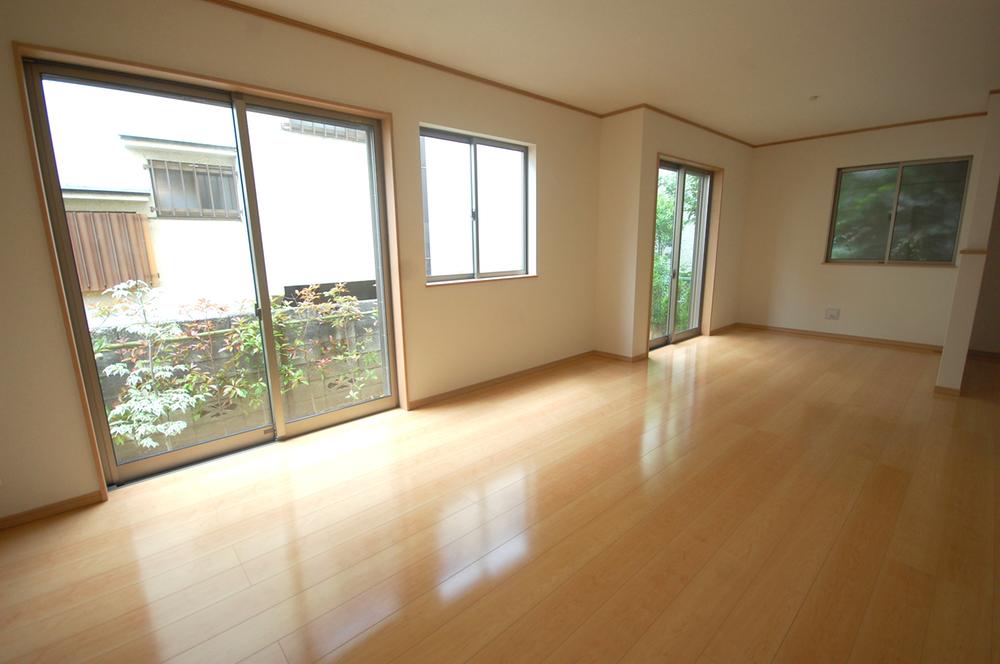 Living. Selling local