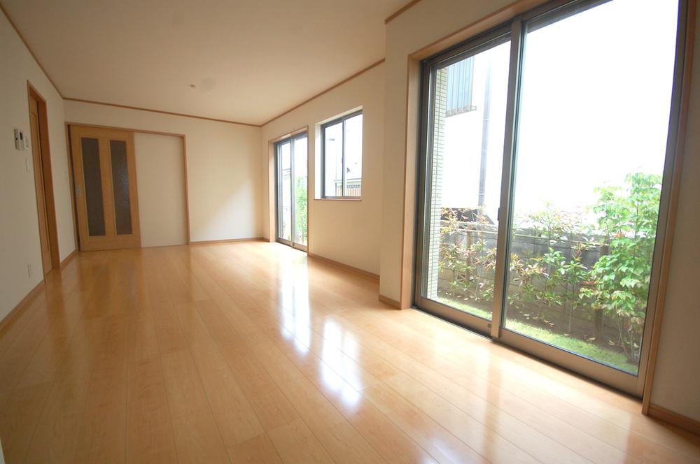 Living. Selling local