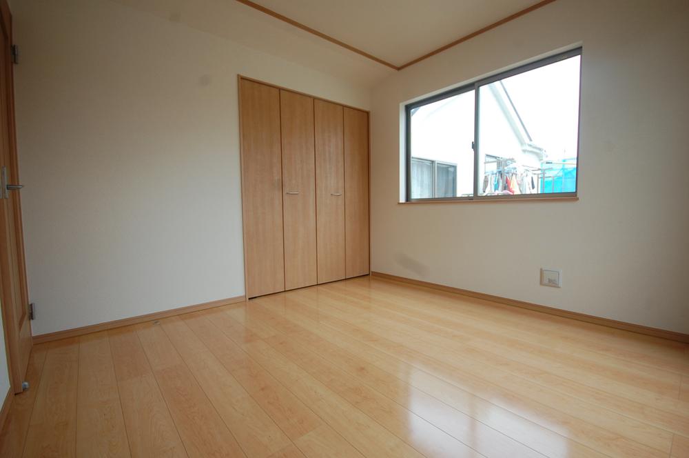 Non-living room. Selling local