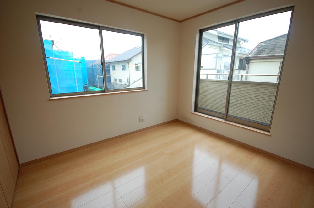 Non-living room. Selling local