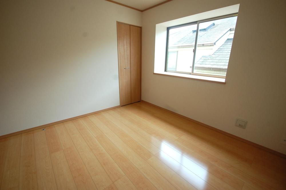 Non-living room. Selling local