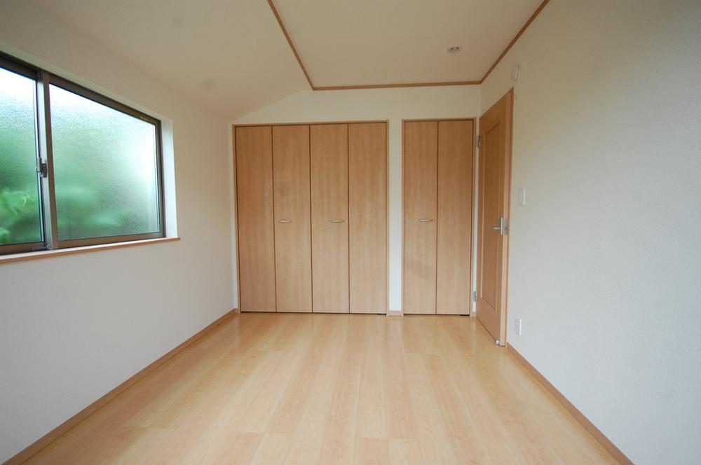 Non-living room. Selling local