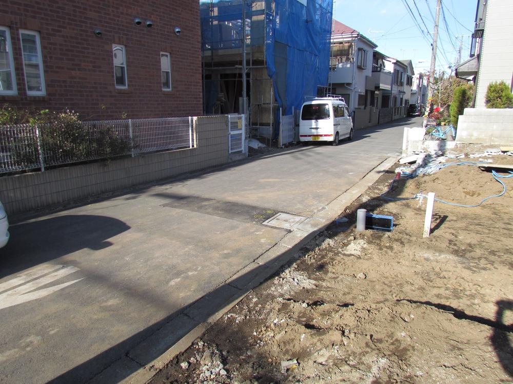 Local photos, including front road. Local (12 May 2013) Shooting