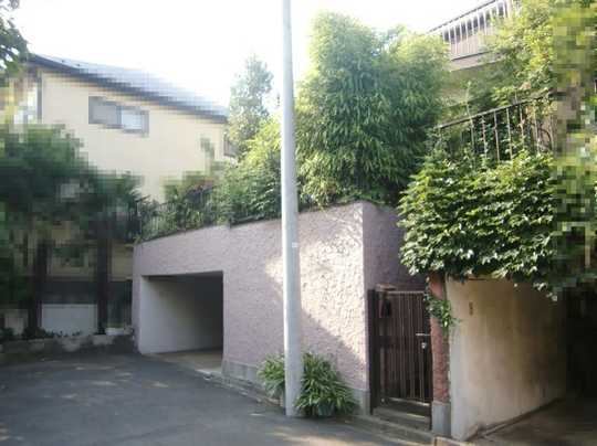 Local land photo. Good per sun for the south road. 