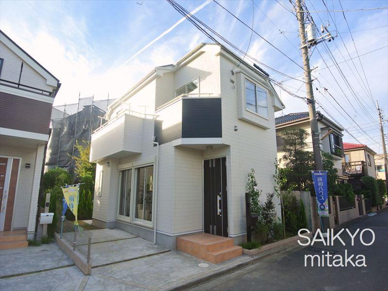 Local appearance photo. Selling local