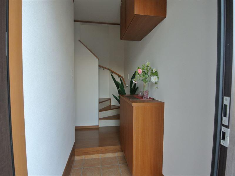 Entrance. Selling local