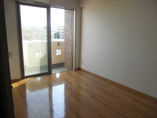 Other room space. Flooring shiny! 