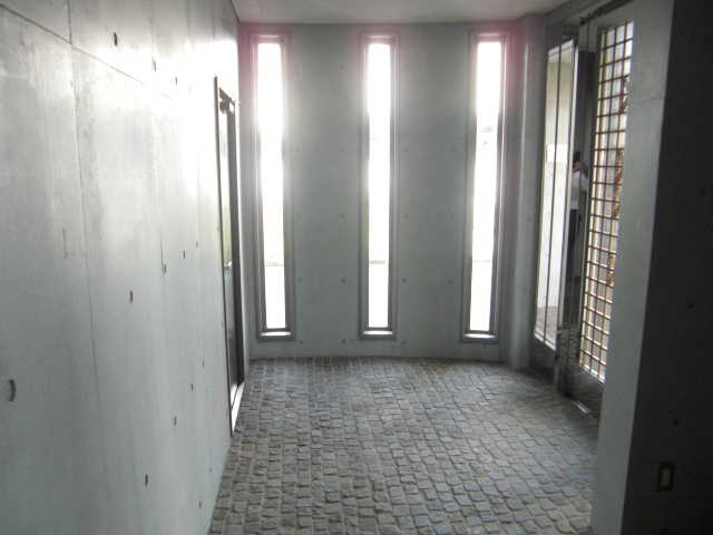 Building appearance. entrance! It is cool! 