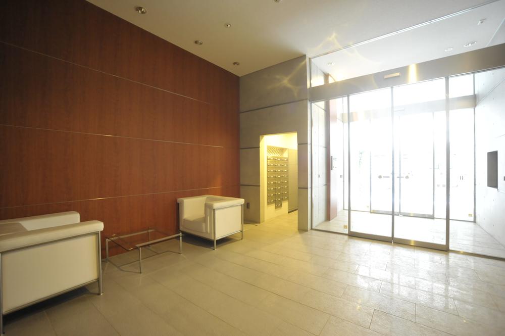 Entrance. Common areas