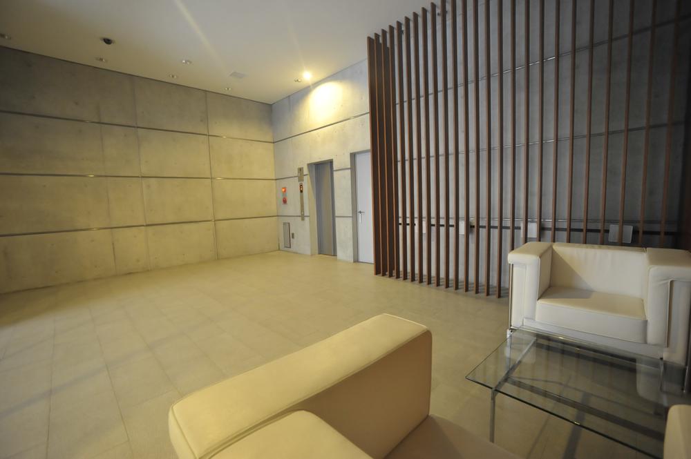 Entrance. Common areas