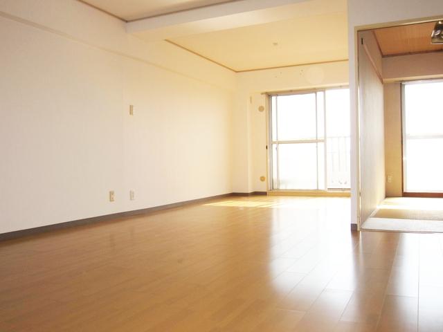 Living. Lions Mansion Chofu Building C Living