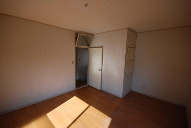 Non-living room. Plug the bright sunshine for the south-facing
