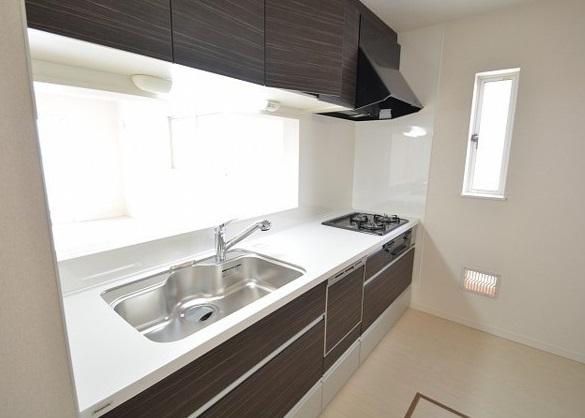 Kitchen. Conversation of your family is the face-to-face kitchen where you can enjoy even while cooking.