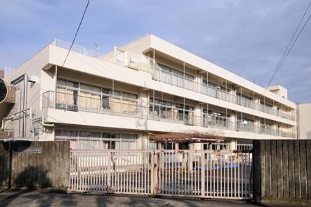 Primary school. Chofu stand up to the second elementary school 469m