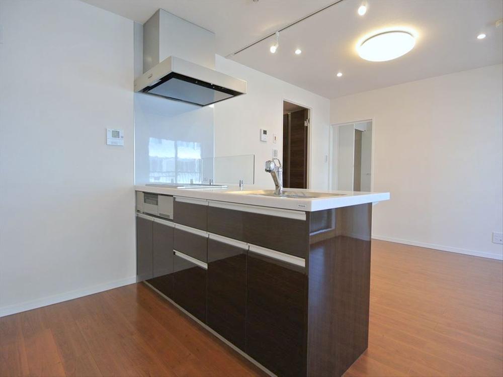 Kitchen. Selling local