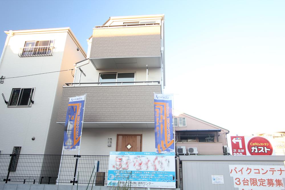 Local appearance photo. Yang per good on the south-facing!