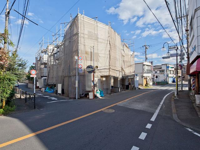 Local photos, including front road. Local (11 May 2013) Shooting