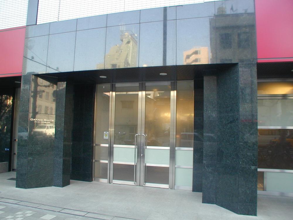 Entrance. Common areas