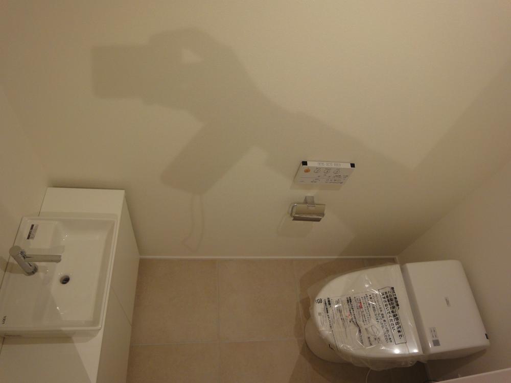 Toilet. Indoor (11 May 2013) Shooting