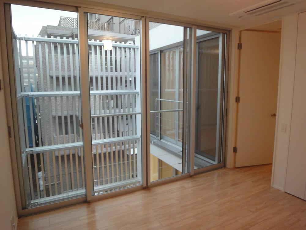 Non-living room. Indoor (11 May 2013) Shooting