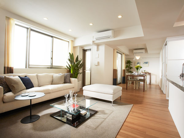 Living.  [living ・ dining] The day-to-day full of light in Nihonbashi of family.  ※ All interior photos of the web is model Room B type / It includes some optional specifications (paid / Application deadline Yes)