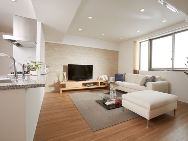 Living.  [living] Come true precisely because facing south, Gentle light is full of living-dining. Like forget that here is downtown, We drew a bright and open space. In this place where sunlight shines, Gathering nature and family, We will continue to be a happy time.