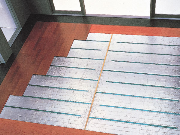 Living.  [Floor heating] living ・ The dining floor, We adopted a floor heating to warm the whole room from feet. A specification that were considered in the health that does not wind the dust. (Same specifications)