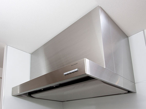 Kitchen.  [Range food] Excellent range hood in a stainless steel design. Smoothly to exhaust soot by the rectifier Backed.