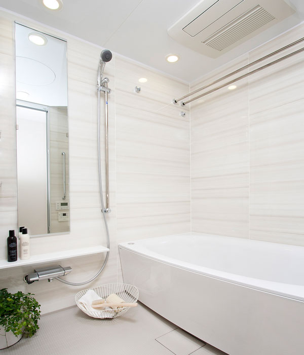 Bathing-wash room.  [Bathroom] The bathroom floor was realized a safe bathroom adopted a floor of hard slippery dry finish. Also, In the specification to be easily discarded the hair and dust with one hand, It has adopted a swish swish and clean drainage port that can be kept clean.