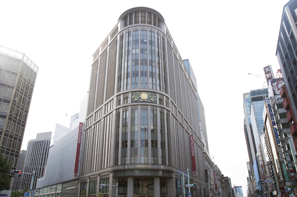 Nihonbashi Mitsukoshi (13 mins / About 990m)