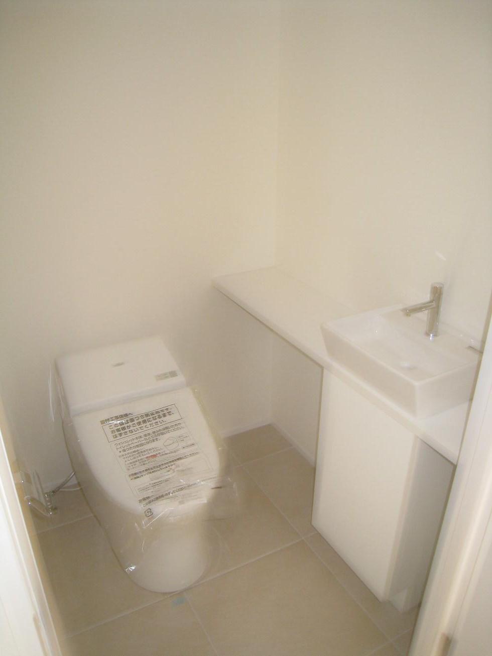 Toilet. Indoor (10 May 2013) Shooting