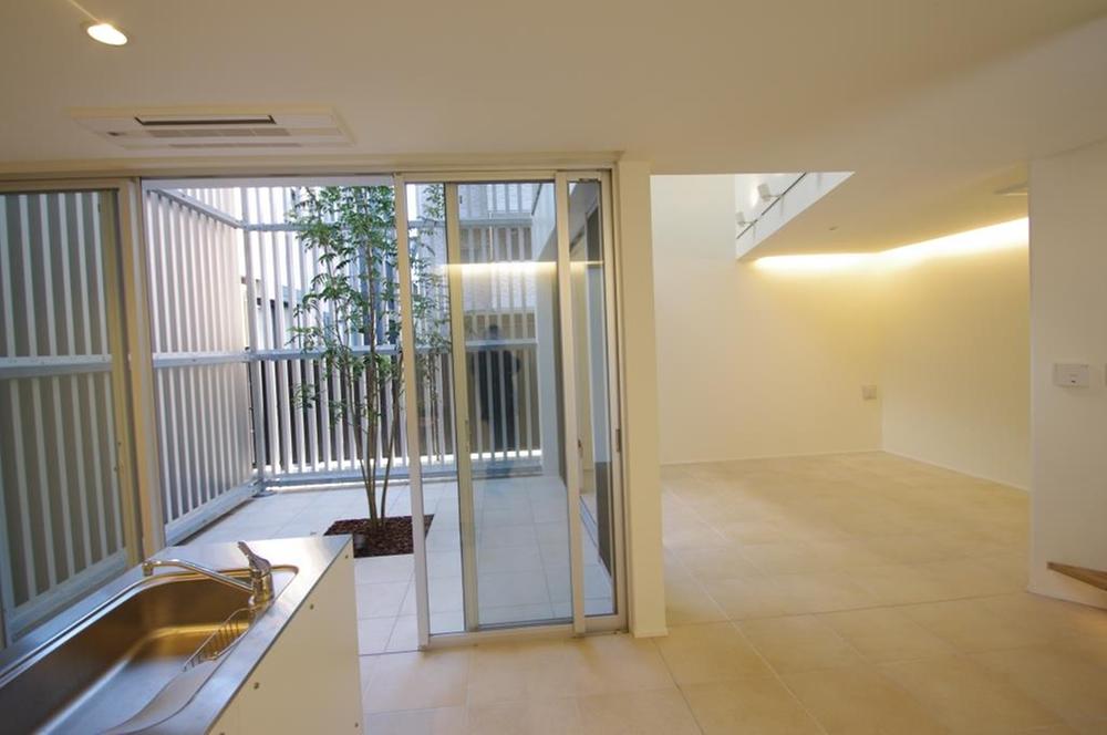 Kitchen. Indoor (11 May 2013) Shooting