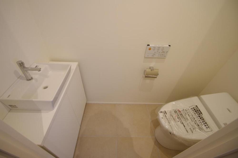 Toilet. Indoor (11 May 2013) Shooting