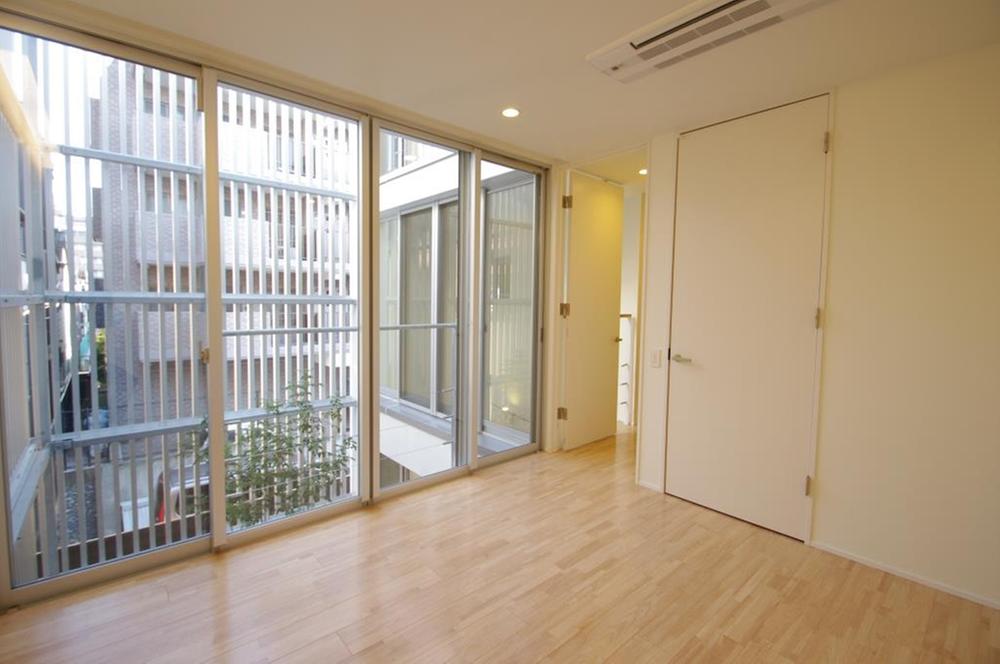 Non-living room. Indoor (11 May 2013) Shooting