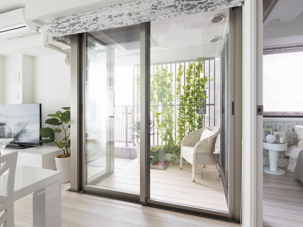 You can enter and exit from two locations, Living patio to create a three-sided lighting