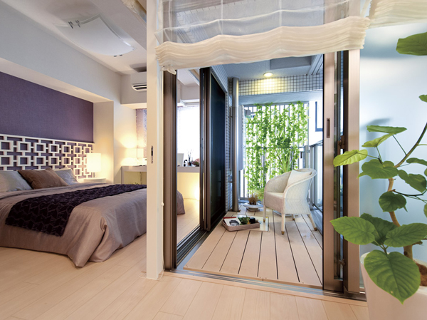 Living.  [Living Patio & LDM] And widely available floor plans also compact, For while giving consideration to privacy also to realize the space a feeling of opening, Focusing on the balcony, which has not been very effective utilization. Balcony nestled reminiscent of the interior "living patio". "LDM" of floor plan styles that can take advantage of the indoor space to flexible is to meet the diverse lifestyles. (C type building in the model room)