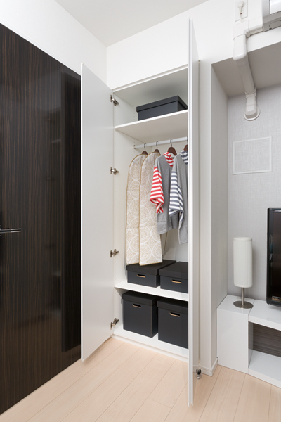 Receipt.  [System storage] Each Western-style closet, Shimae beautiful things that you want to storage, Consideration so that easy access, Tastes and lifestyle of the person you wish to use, The parts that can use in accordance with the room of the applications has adopted a system capable of accommodating of the addition of an optional (paid).  ※ C ・ Except E type.