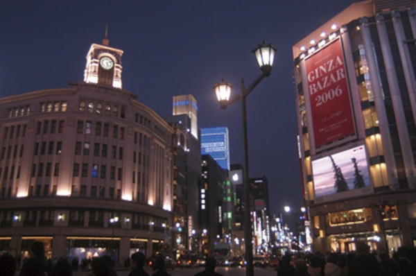 Building structure. Sometimes fashionable to shopping and dinner, Ginza area (about 2km)