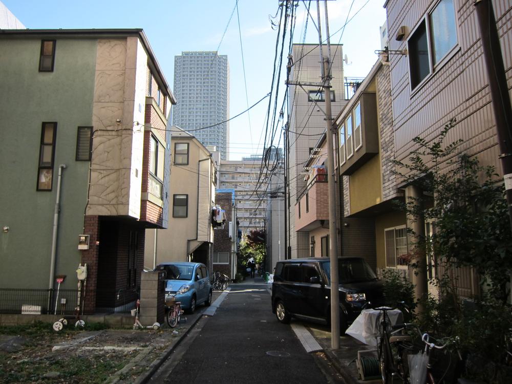 Local photos, including front road. Local (11 May 2013) Shooting