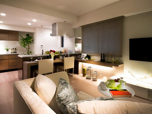 Living.  [living ・ dining ・ kitchen] Planning of the dwelling to be a corner dwelling unit center. that is, Is a testament to the plan by the two-sided lighting living is substantial. Precisely because space stand out the brightness and airy, Interior also more freely. While pursuing the comfort, You can enjoy a bright and relaxed space development.