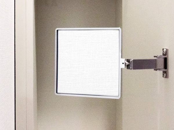 Bathing-wash room.  [Magnifying glass that you can check the make-up finish] Prepare a magnifying glass that can be enlarges the details. Such as the make-up finish, You can check carefully.