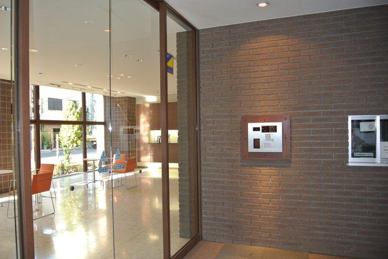 Entrance. Enhancement of security. There is also a mobile system.