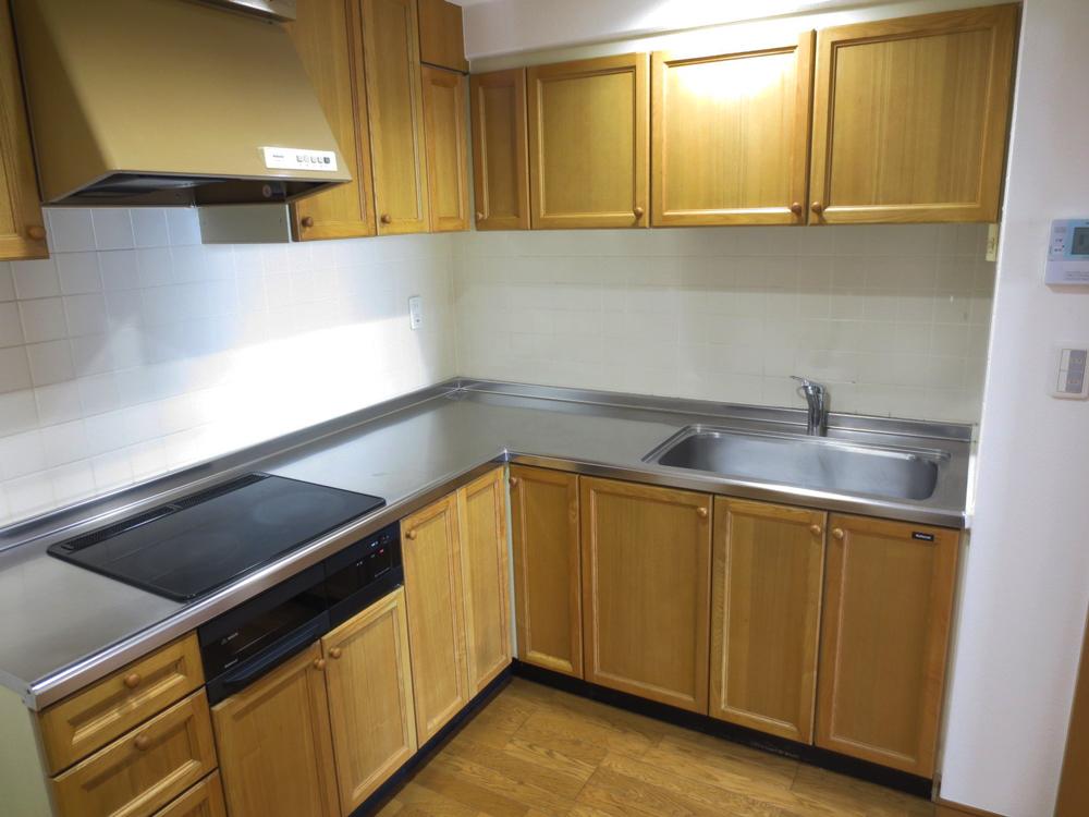 Kitchen. Indoor (12 May 2013) Shooting