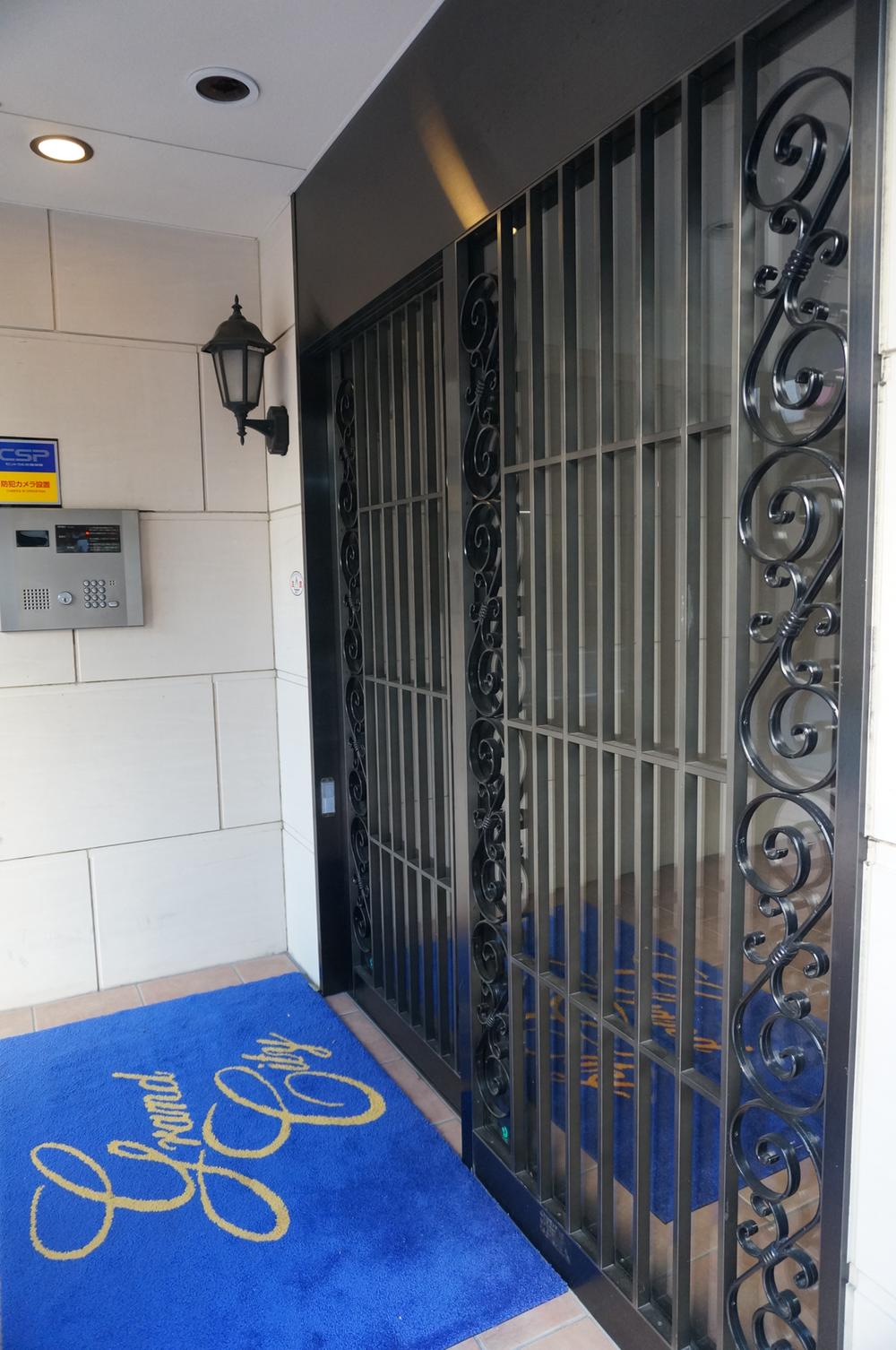 Entrance. Mansion entrance with cuteness.