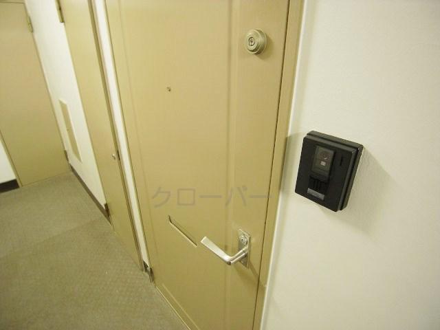 Other common areas. Sharing unit Entrance