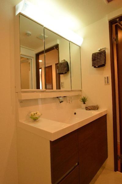 Wash basin, toilet.  ※ Is an image