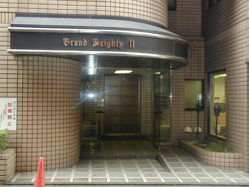 Entrance. Common areas