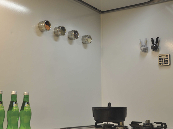 Kitchen.  [Enamel kitchen panel] High-quality enamel panel that baked the vitreous at a high temperature to the metal base. Strongly to heat, OK in the care also wipe quick people because dirt does not soak.